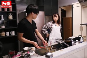 【架乃ゆら】寝たふりする彼氏の隣で彼女が川の字寝取られ